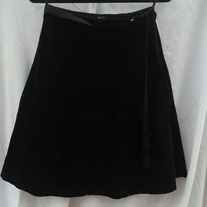 GAP stretchy Skirt Velvet Black skirt - size 4.